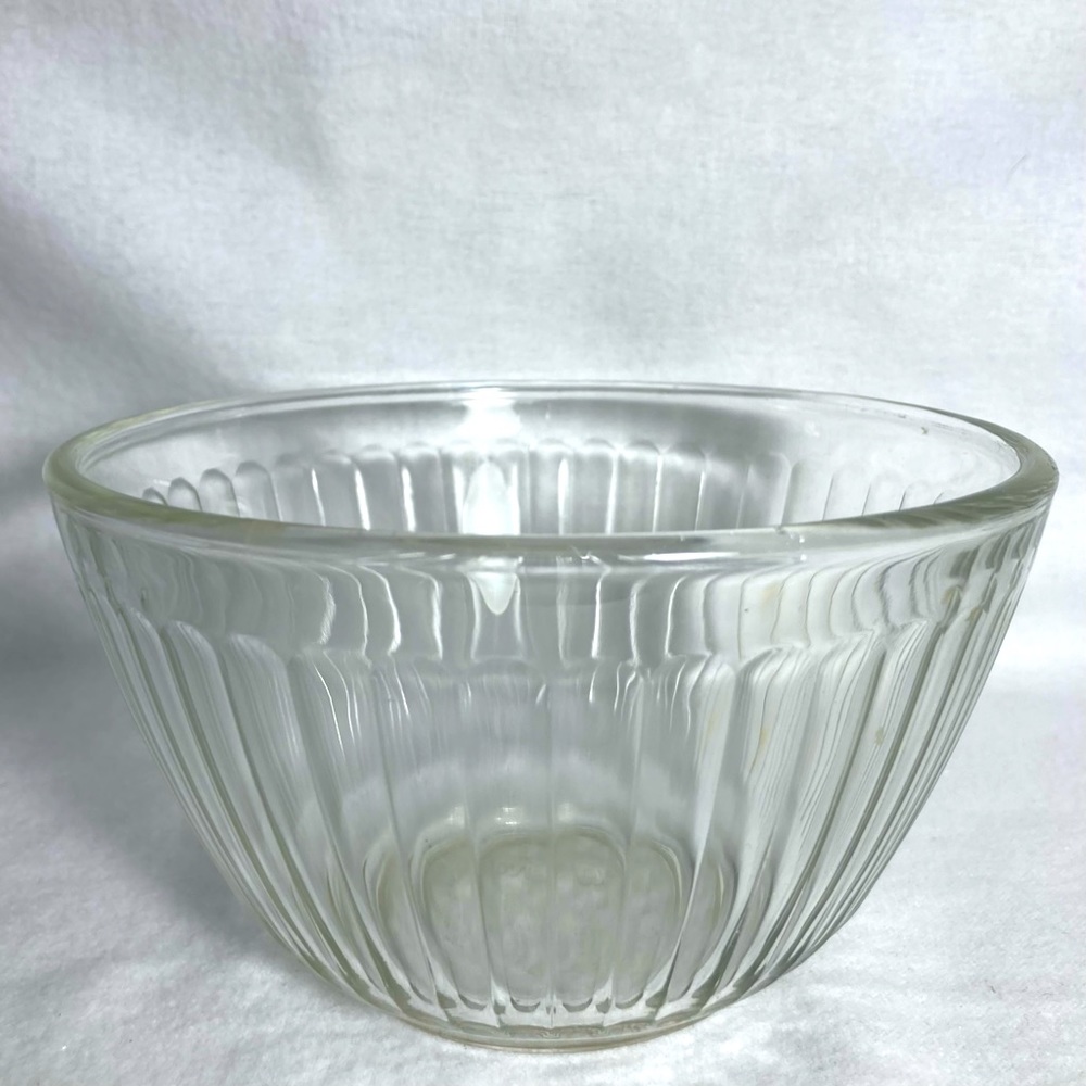 Pyrex 3 Cup Ribbed Clear Bowl 7401-S